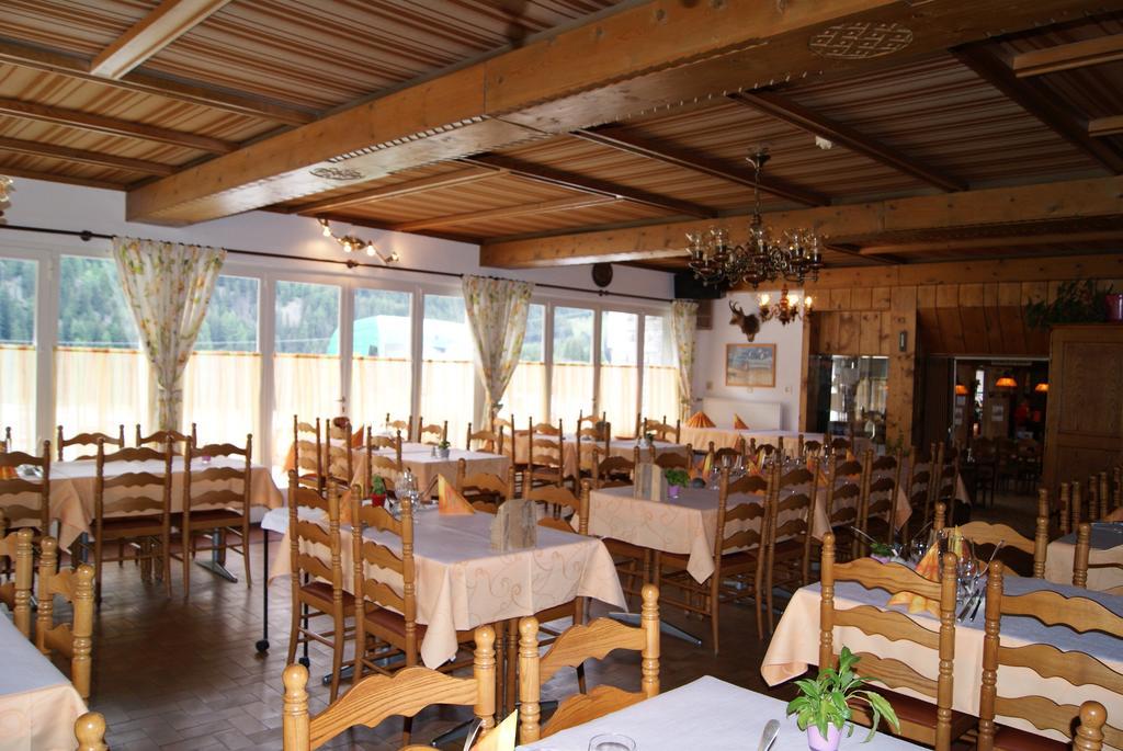 Hotel Restaurant Du Cret Bourg-Saint-Pierre Exterior photo
