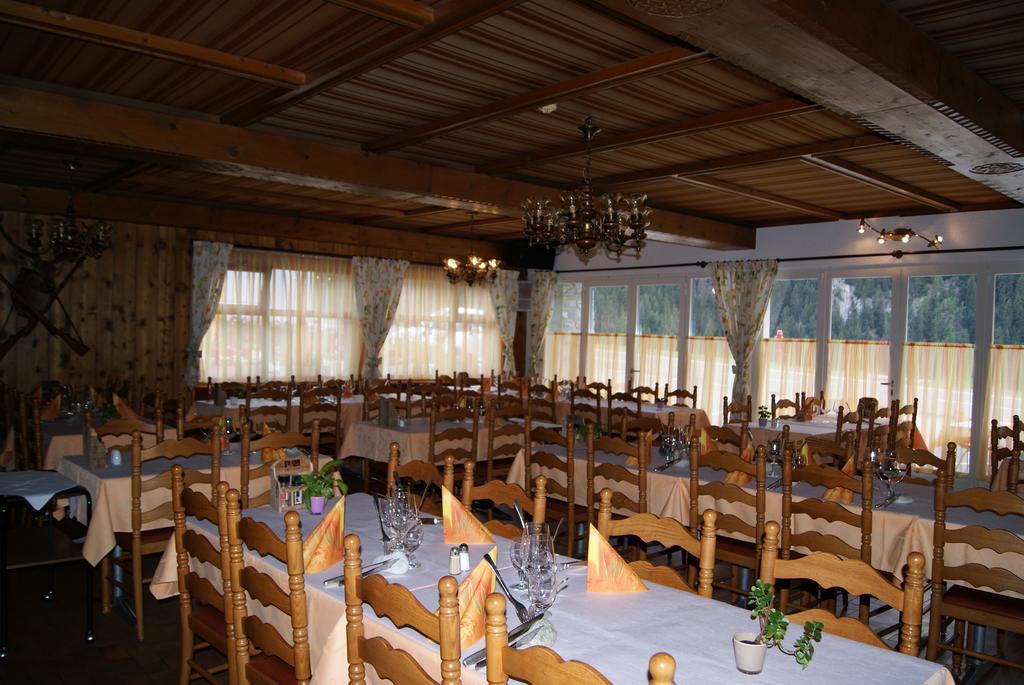 Hotel Restaurant Du Cret Bourg-Saint-Pierre Exterior photo