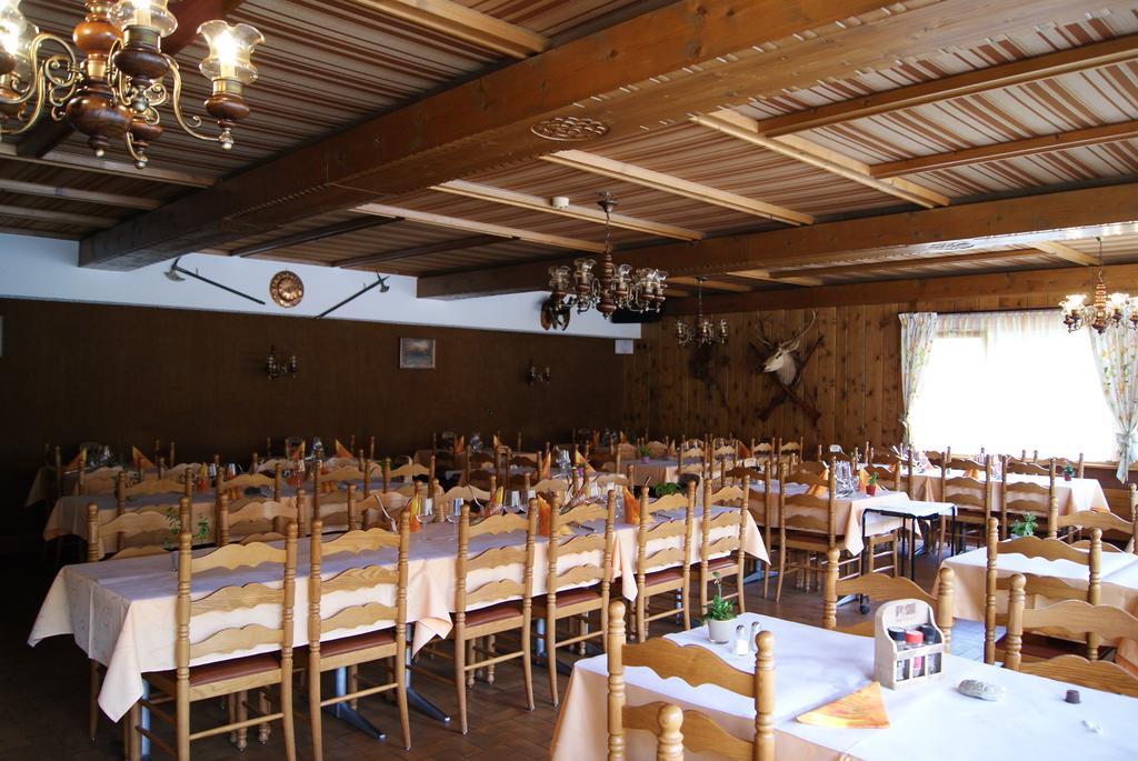 Hotel Restaurant Du Cret Bourg-Saint-Pierre Exterior photo